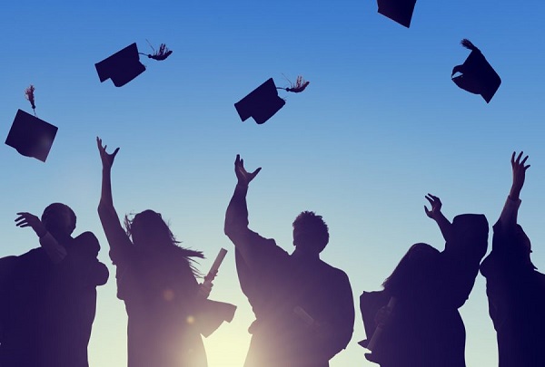 6358976771981085512057249587_college-seniors-900x608